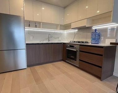 14449 Northern Boulevard - Photo Thumbnail 3