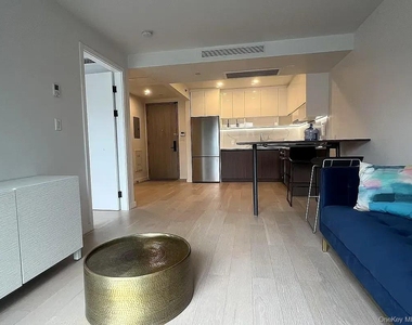 14449 Northern Boulevard - Photo Thumbnail 2