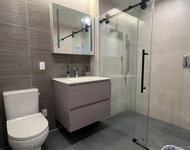 14449 Northern Boulevard - Photo Thumbnail 5