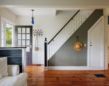 215 Moore Road - Photo Thumbnail 4