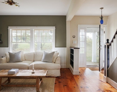 215 Moore Road - Photo Thumbnail 5