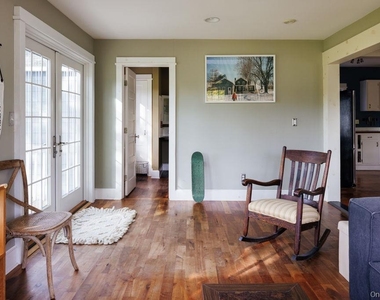 215 Moore Road - Photo Thumbnail 13