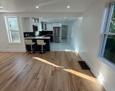 227 N Railroad Avenue - Photo Thumbnail 2