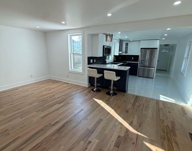 227 N Railroad Avenue - Photo Thumbnail 3