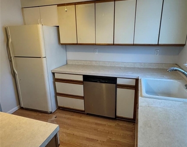 19 Chestnut Street - Photo Thumbnail 10