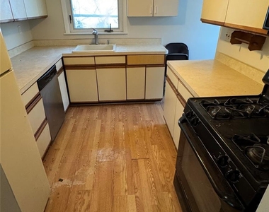 19 Chestnut Street - Photo Thumbnail 11