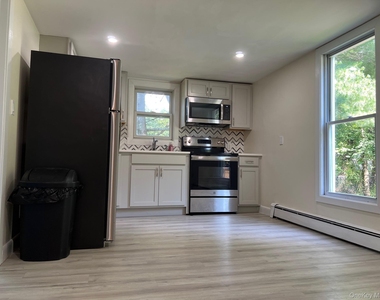 286 Crum Elbow Road - Photo Thumbnail 6