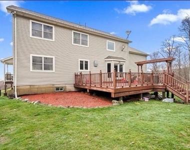 25 Round Hill Road - Photo Thumbnail 4