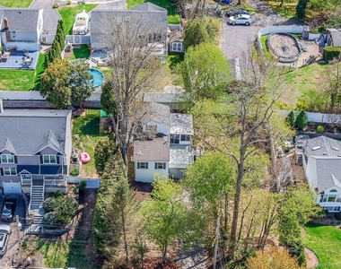 93 Maple Road - Photo Thumbnail 3