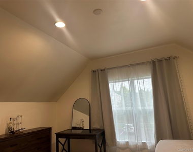 633 Creekside Lane - Photo Thumbnail 14