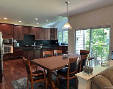 633 Creekside Lane - Photo Thumbnail 2