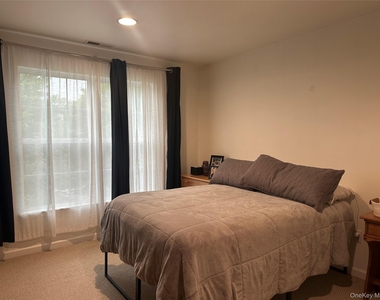 633 Creekside Lane - Photo Thumbnail 12