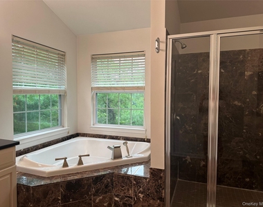 633 Creekside Lane - Photo Thumbnail 10