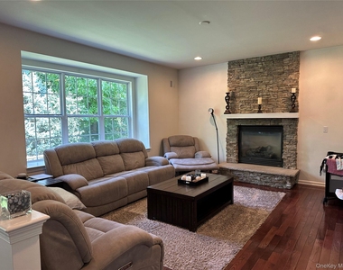 633 Creekside Lane - Photo Thumbnail 3