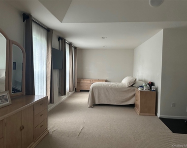 633 Creekside Lane - Photo Thumbnail 8