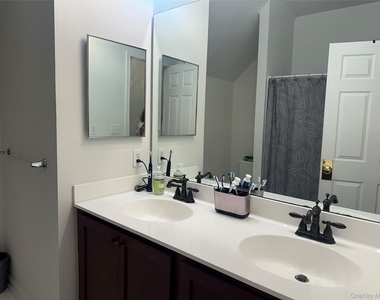 633 Creekside Lane - Photo Thumbnail 17