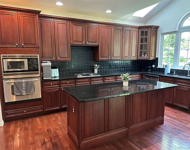 633 Creekside Lane - Photo Thumbnail 1