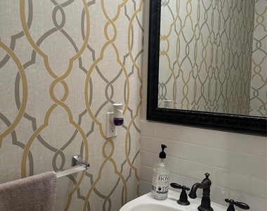 633 Creekside Lane - Photo Thumbnail 7