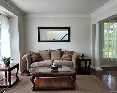 633 Creekside Lane - Photo Thumbnail 5