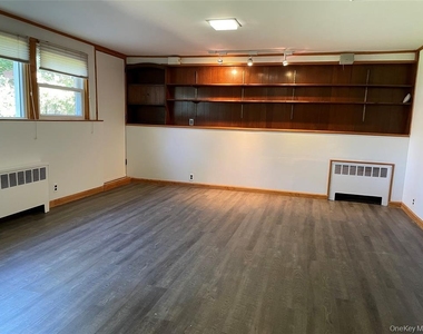 2 Stuart Drive - Photo Thumbnail 12