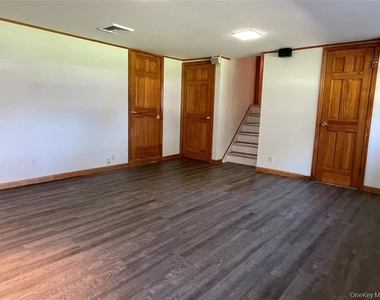 2 Stuart Drive - Photo Thumbnail 11