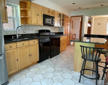 2 Stuart Drive - Photo Thumbnail 6