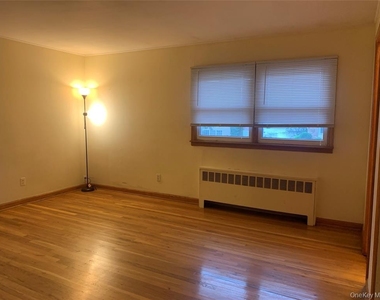 2 Stuart Drive - Photo Thumbnail 10