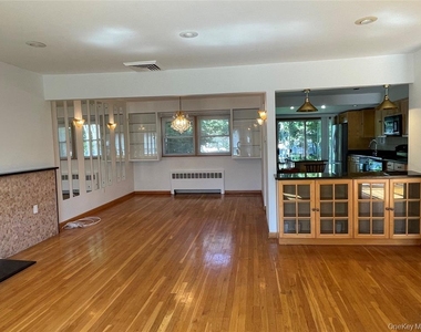 2 Stuart Drive - Photo Thumbnail 4