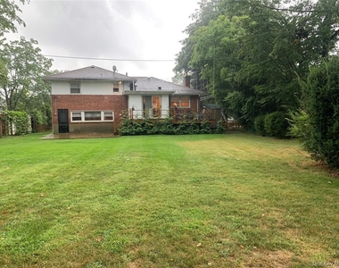 2 Stuart Drive - Photo Thumbnail 15