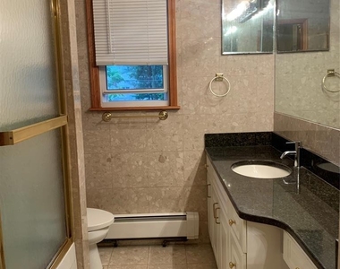 2 Stuart Drive - Photo Thumbnail 9