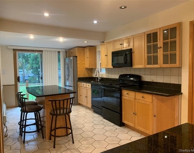 2 Stuart Drive - Photo Thumbnail 5