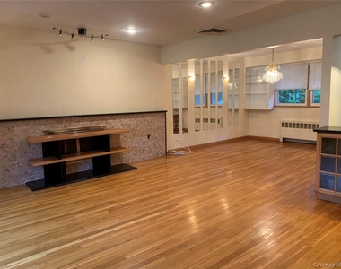 2 Stuart Drive - Photo Thumbnail 2