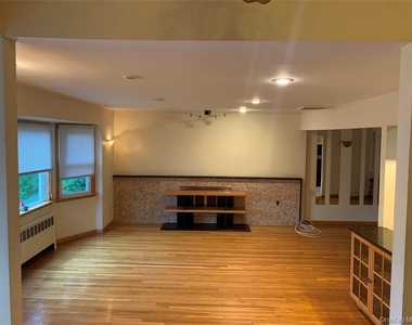 2 Stuart Drive - Photo Thumbnail 1