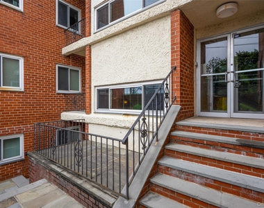 900 Midland Avenue - Photo Thumbnail 2