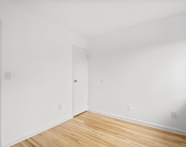 900 Midland Avenue - Photo Thumbnail 16