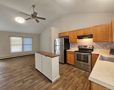 706 Tower Avenue - Photo Thumbnail 12