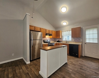 706 Tower Avenue - Photo Thumbnail 10
