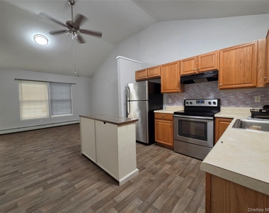 706 Tower Avenue - Photo Thumbnail 2