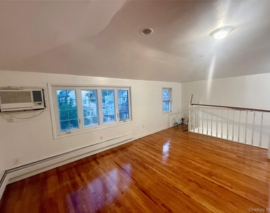 11535 158th Street - Photo Thumbnail 2