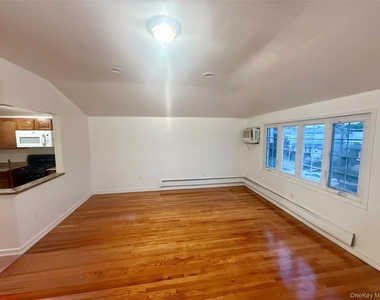 11535 158th Street - Photo Thumbnail 1