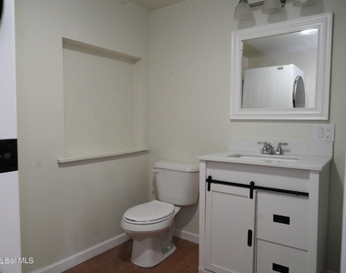 21 Van Heusen Street - Photo Thumbnail 5
