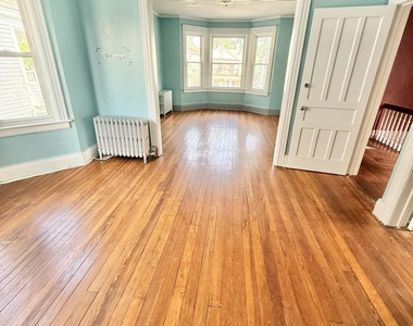 1066 Phoenix Avenue - Photo Thumbnail 2