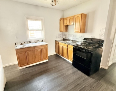 1066 Phoenix Avenue - Photo Thumbnail 8