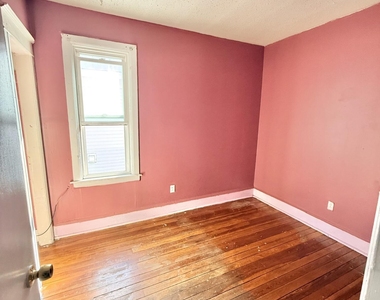 1066 Phoenix Avenue - Photo Thumbnail 6