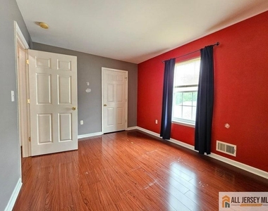 50 E Sedgwick Street - Photo Thumbnail 14
