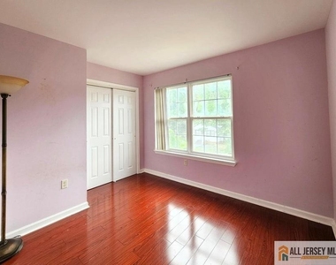 50 E Sedgwick Street - Photo Thumbnail 13