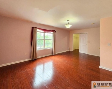 50 E Sedgwick Street - Photo Thumbnail 9