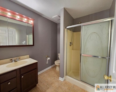 50 E Sedgwick Street - Photo Thumbnail 10