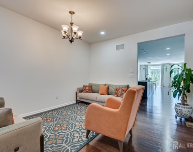 14 Hyacinth Lane - Photo Thumbnail 4