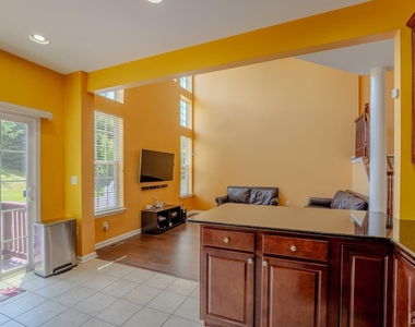 2474 N Canterbury Lane - Photo Thumbnail 18